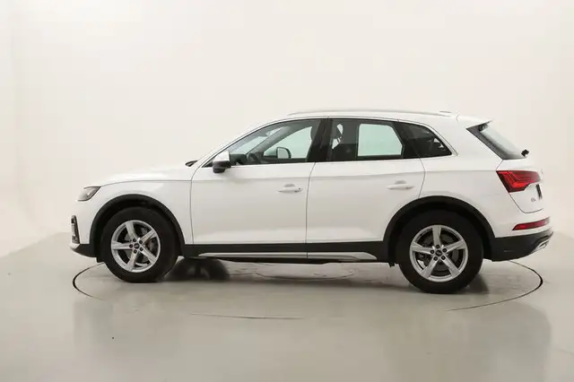 Audi Q5 view 2