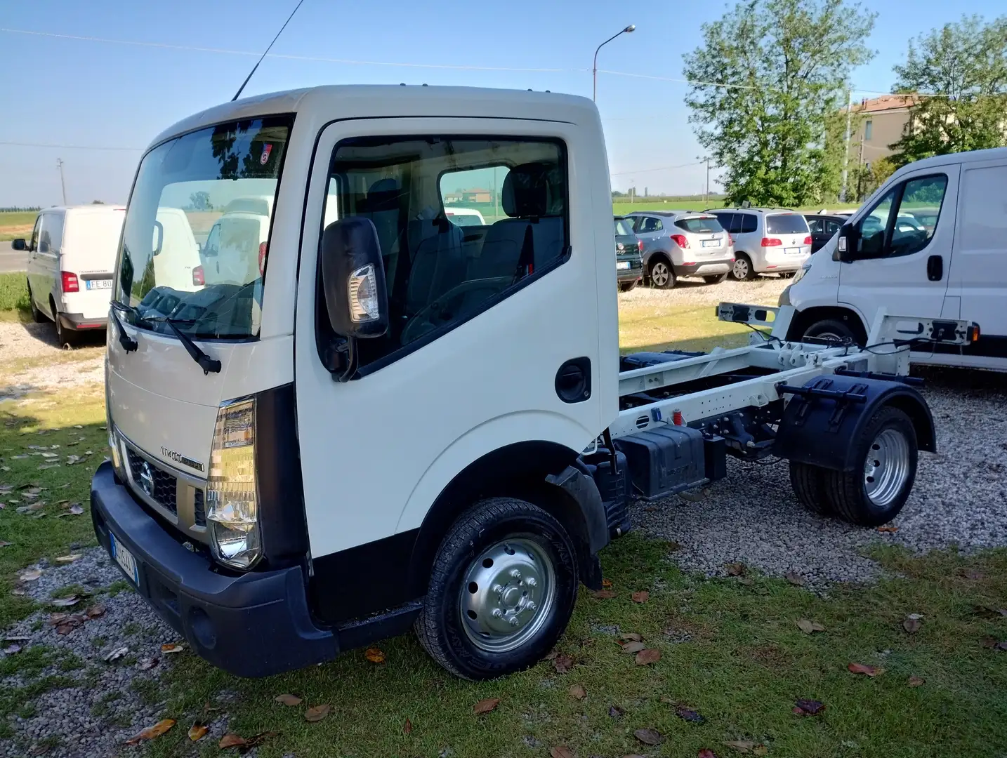 Nissan Cabstar NT400 35.12 2.5 dCi RIBALTABILE TRILATERALE Weiß - 2