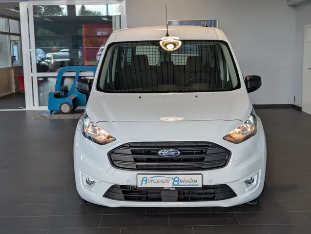 Ford Transit Connect view 3