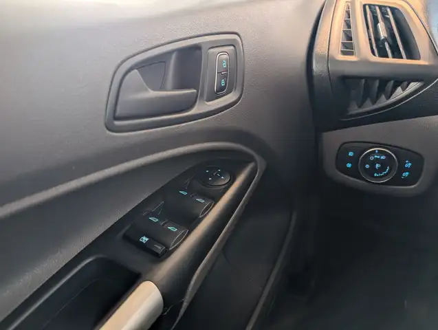 Ford Transit Connect view 13
