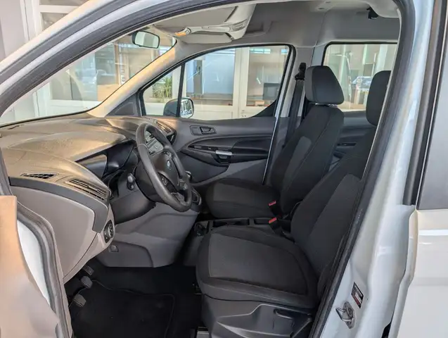 Ford Transit Connect view 5
