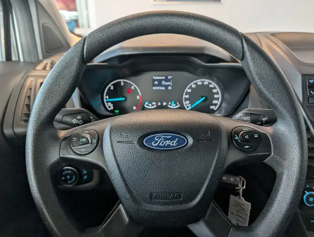 Ford Transit Connect view 14