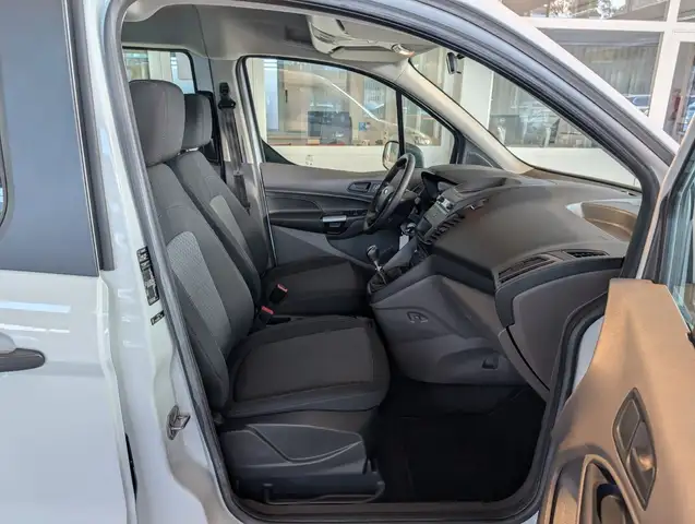 Ford Transit Connect view 2