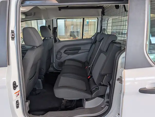 Ford Transit Connect view 6