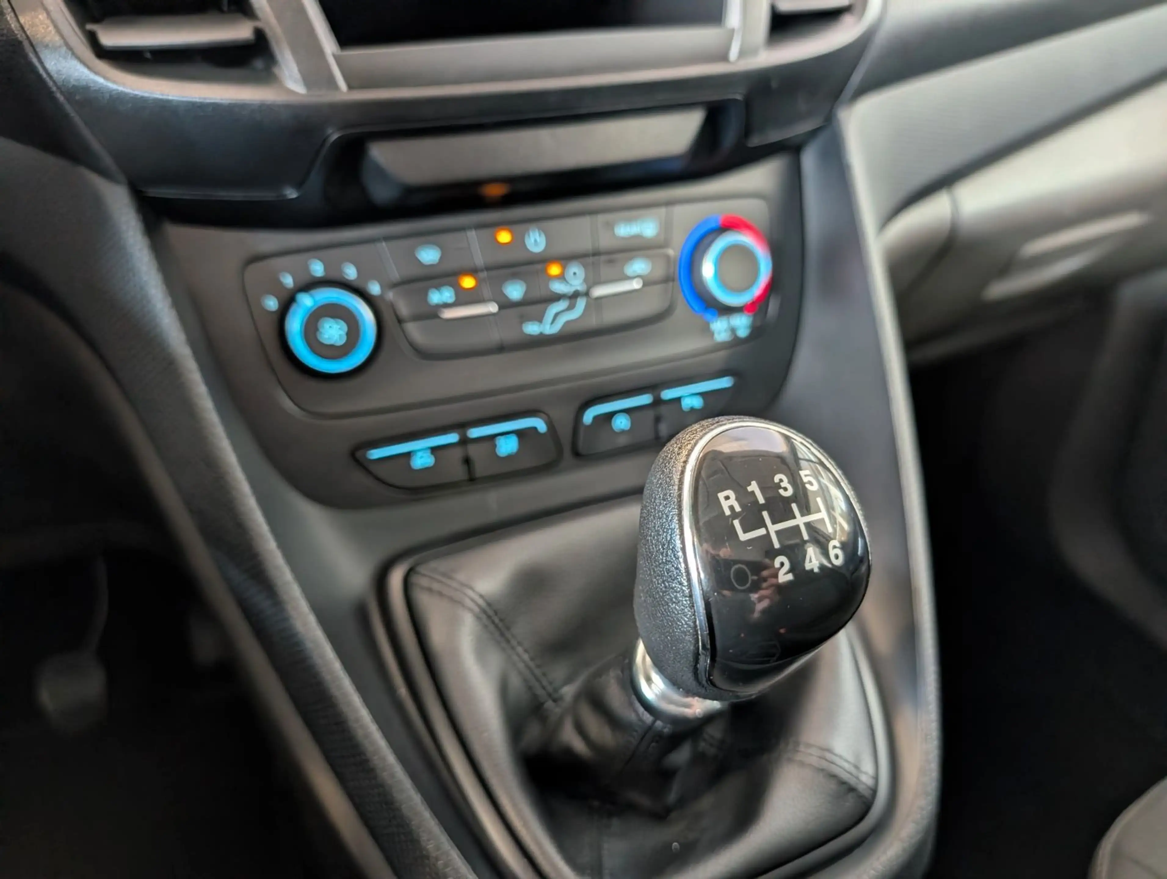 Ford Transit Connect L2 Lang*Flügeltüren*PDC*1.Hand — photo 12