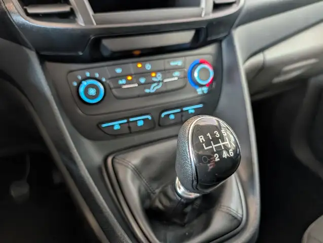 Ford Transit Connect view 12
