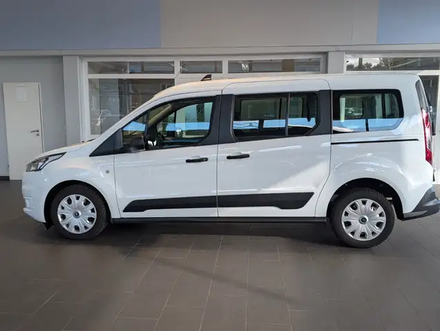 Ford Transit Connect view 4