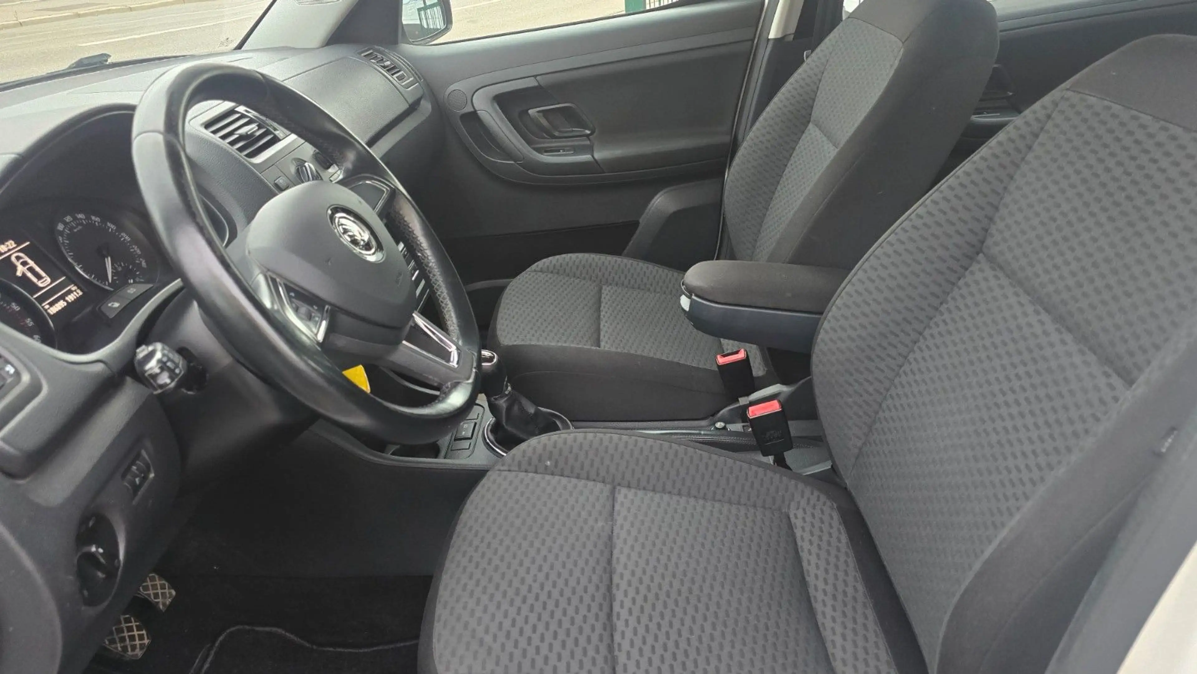 Skoda Roomster Ambition — photo 11