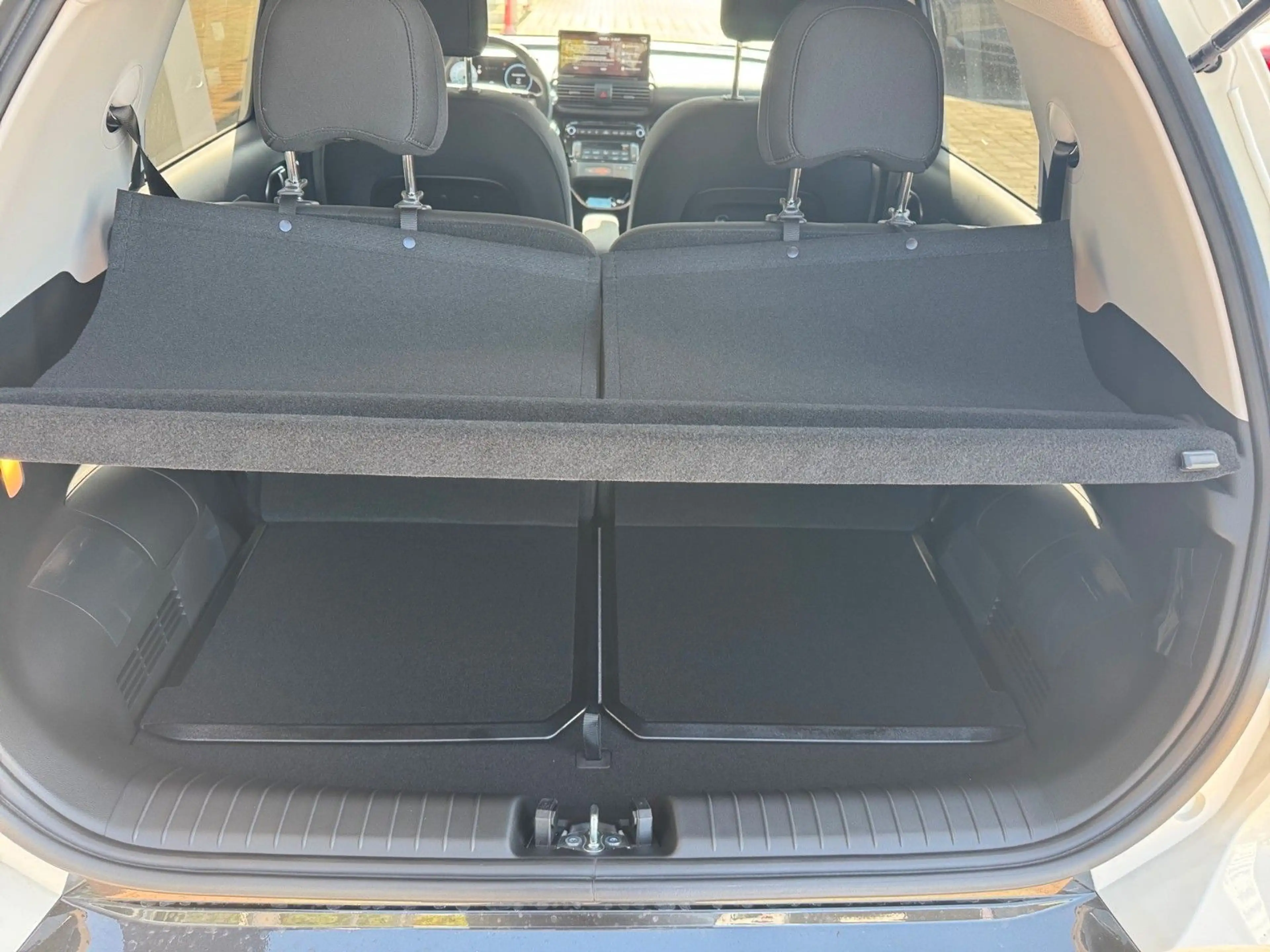 Hyundai Inster Inster Elektro 71 kW FWD Trend Wärmepumpe — photo 12
