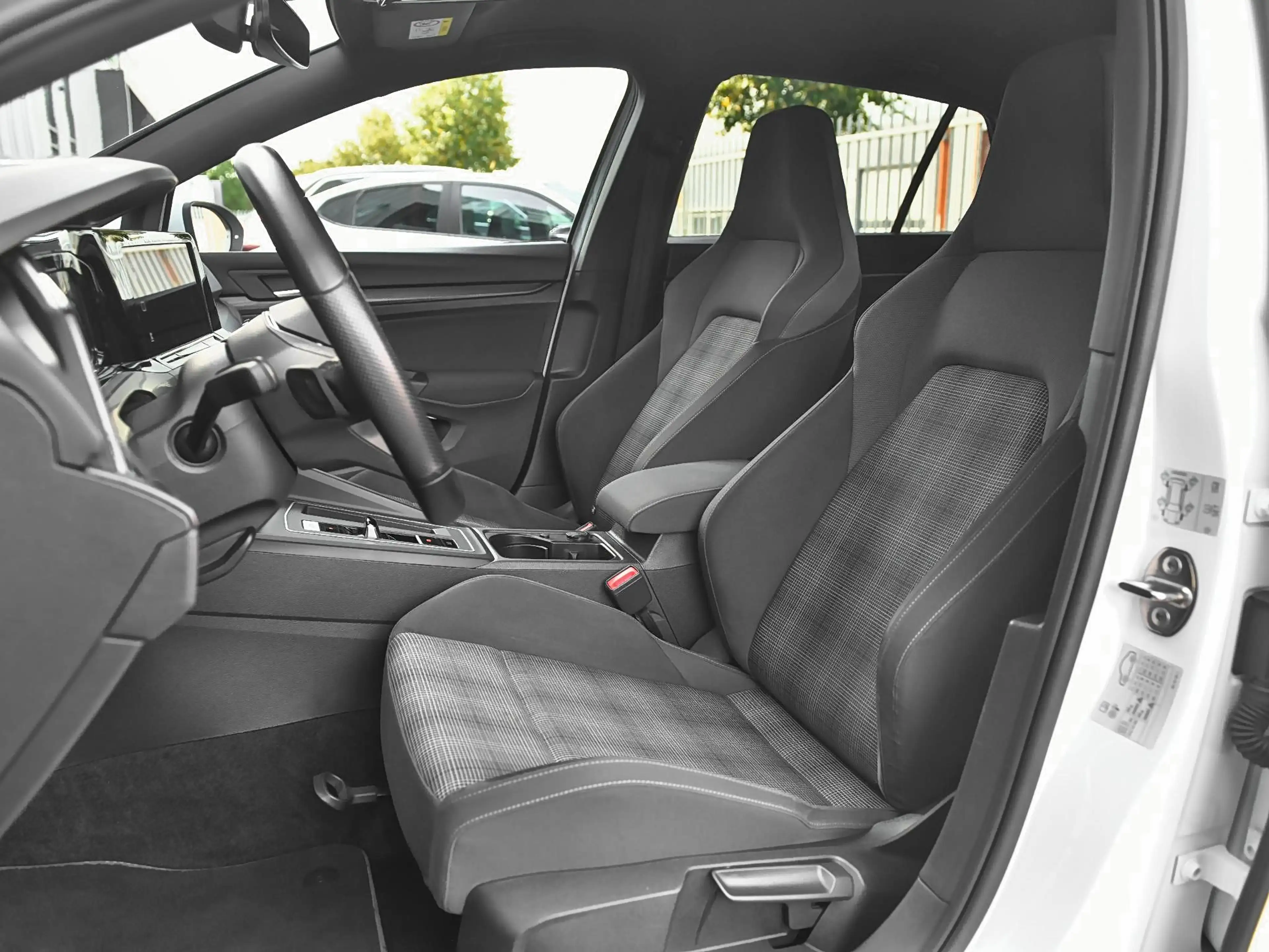 Volkswagen Golf GTE 1.4 eHybrid Navi Carplay ACC Virtual Cockpit — photo 11