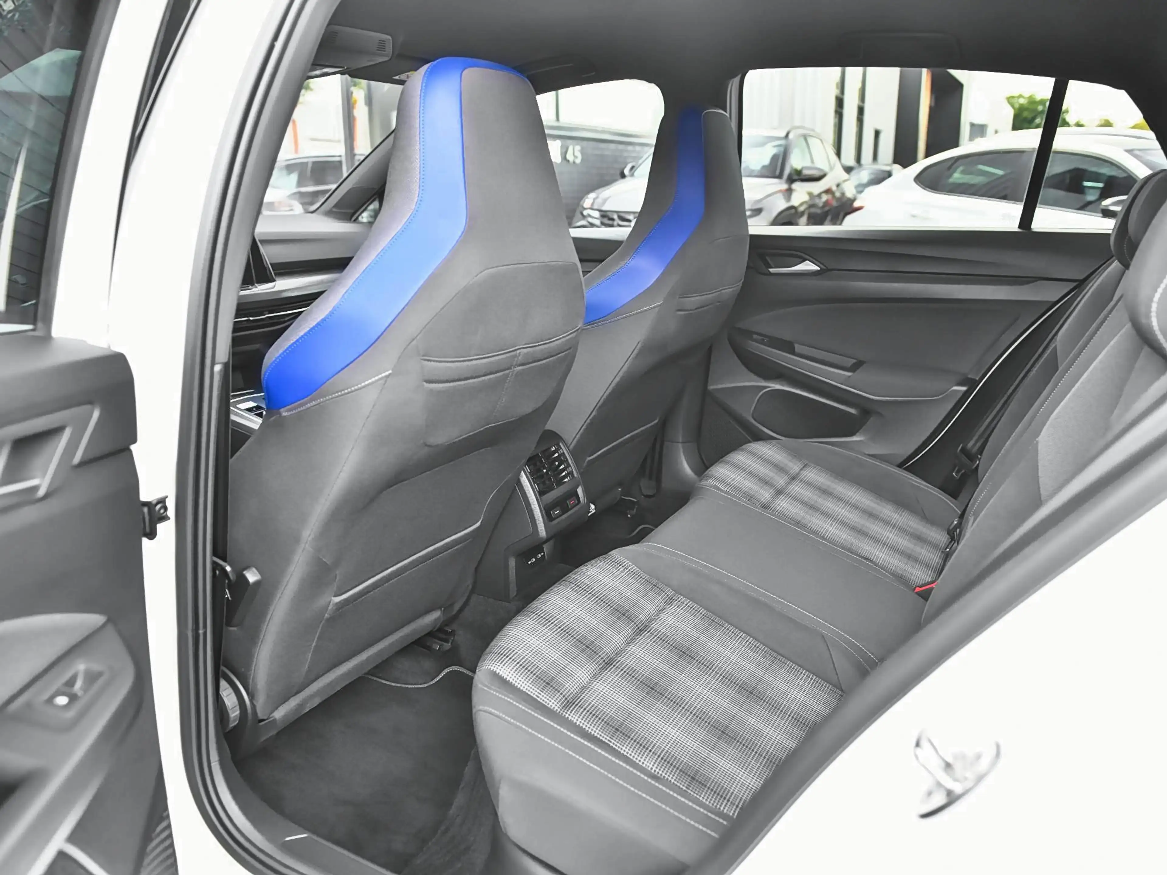 Volkswagen Golf GTE 1.4 eHybrid Navi Carplay ACC Virtual Cockpit — photo 12