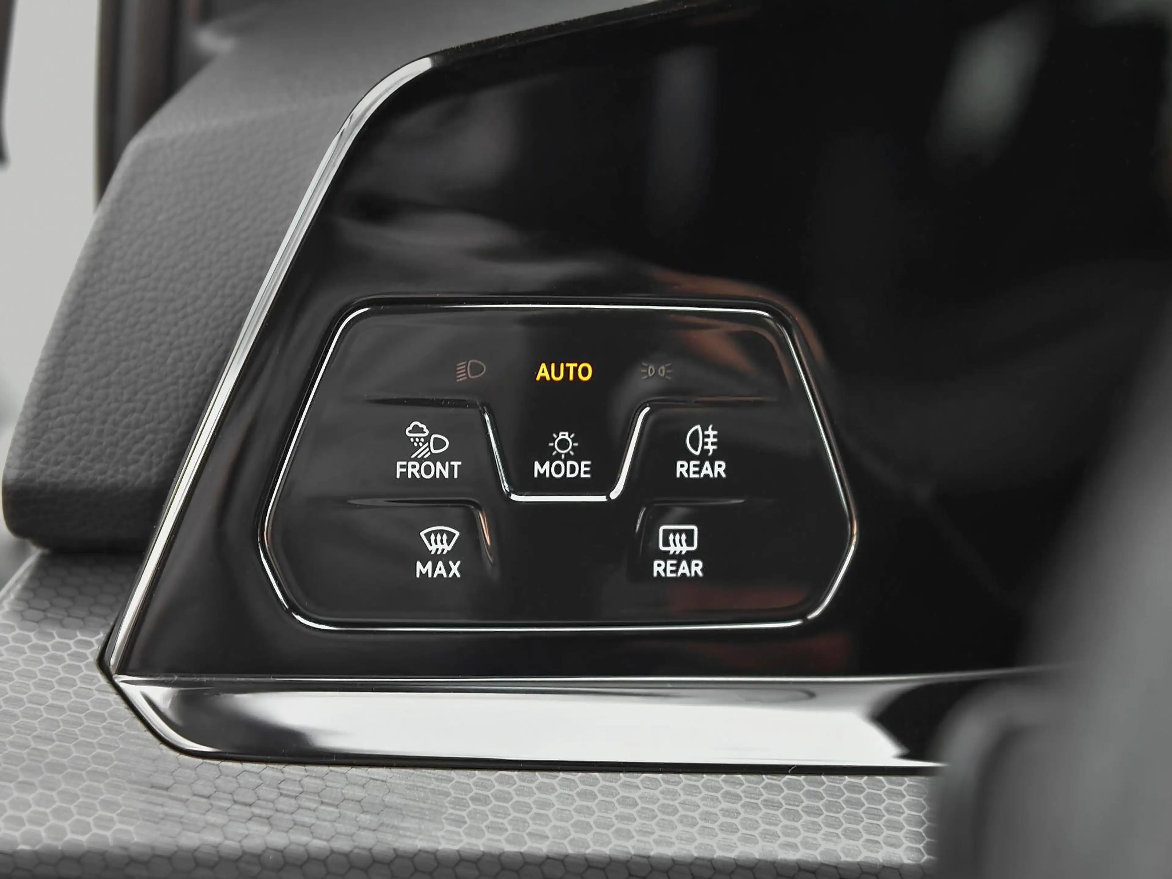 Volkswagen Golf GTE 1.4 eHybrid Navi Carplay ACC Virtual Cockpit — photo 23