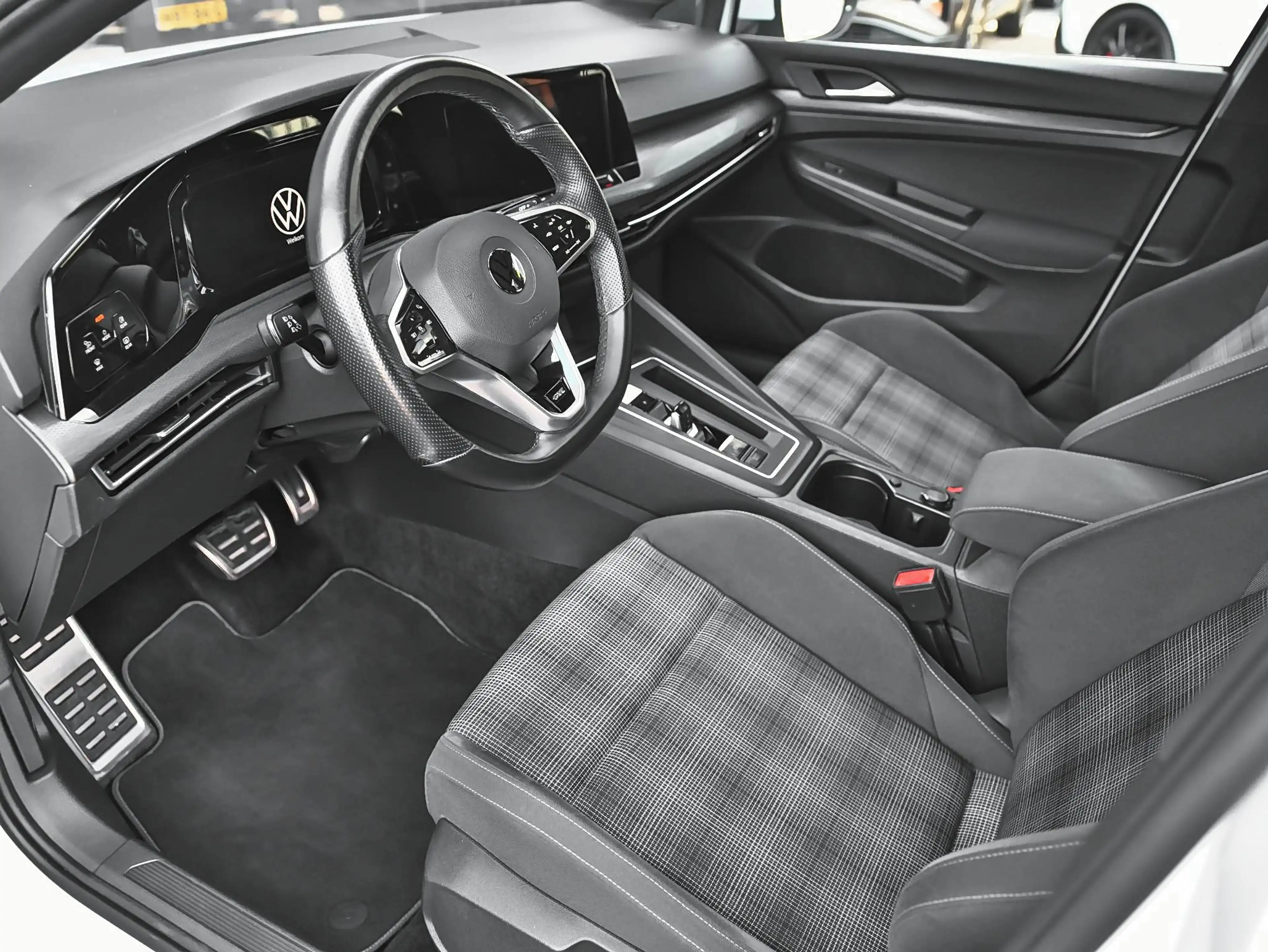 Volkswagen Golf GTE 1.4 eHybrid Navi Carplay ACC Virtual Cockpit — photo 3