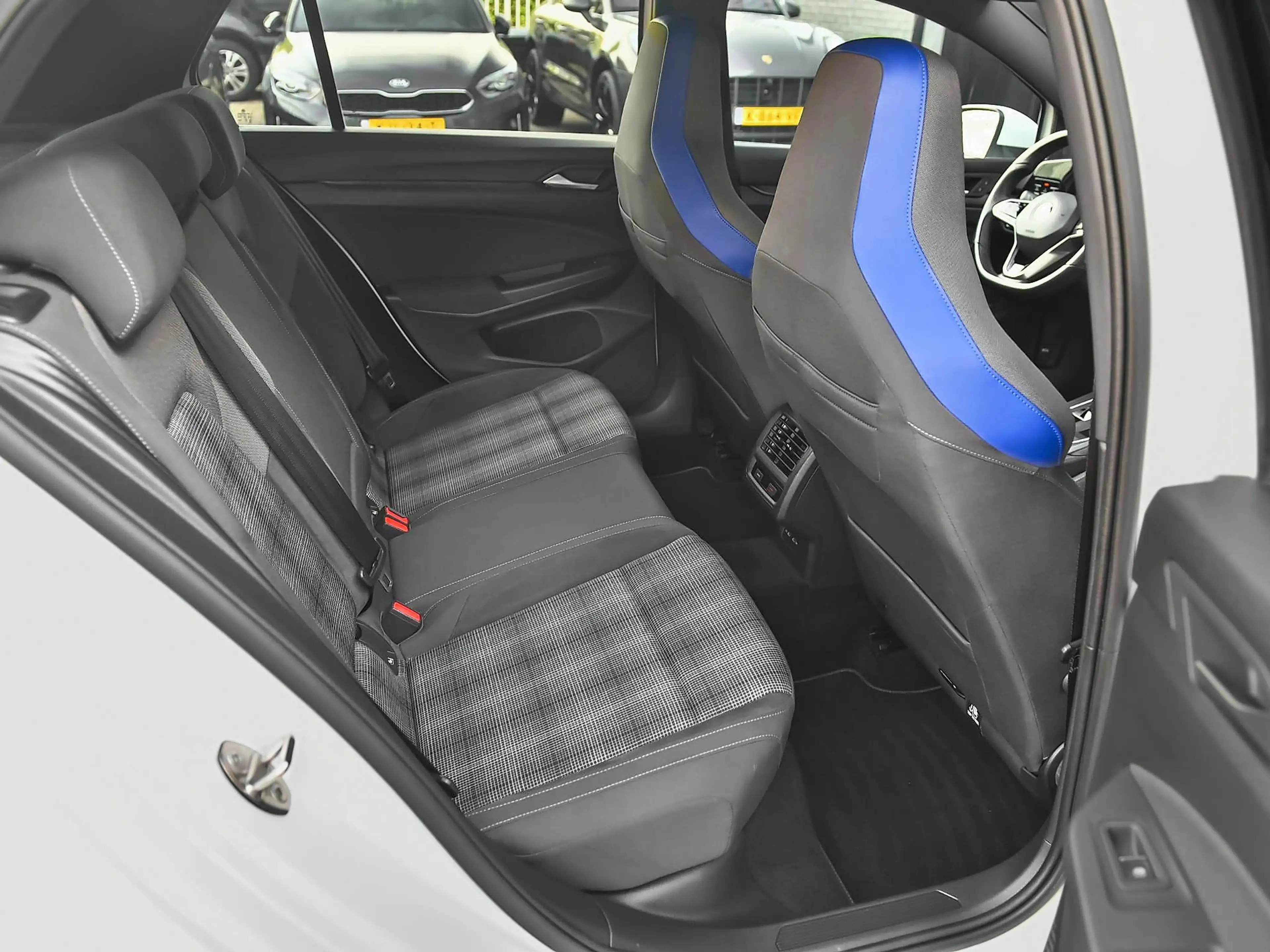 Volkswagen Golf GTE 1.4 eHybrid Navi Carplay ACC Virtual Cockpit — photo 13
