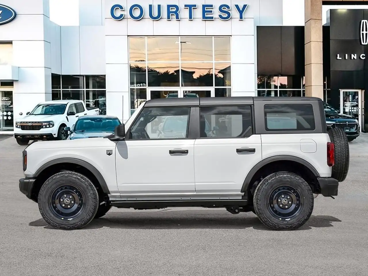 Ford Bronco photo Ford Bronco