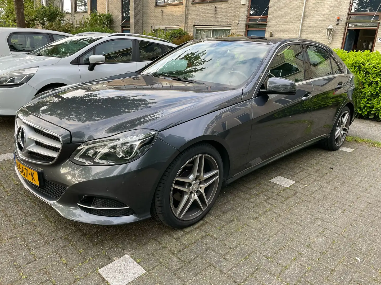 Mercedes-Benz E 220 E220 blueTEC AMG PAKKET Grijs - 2