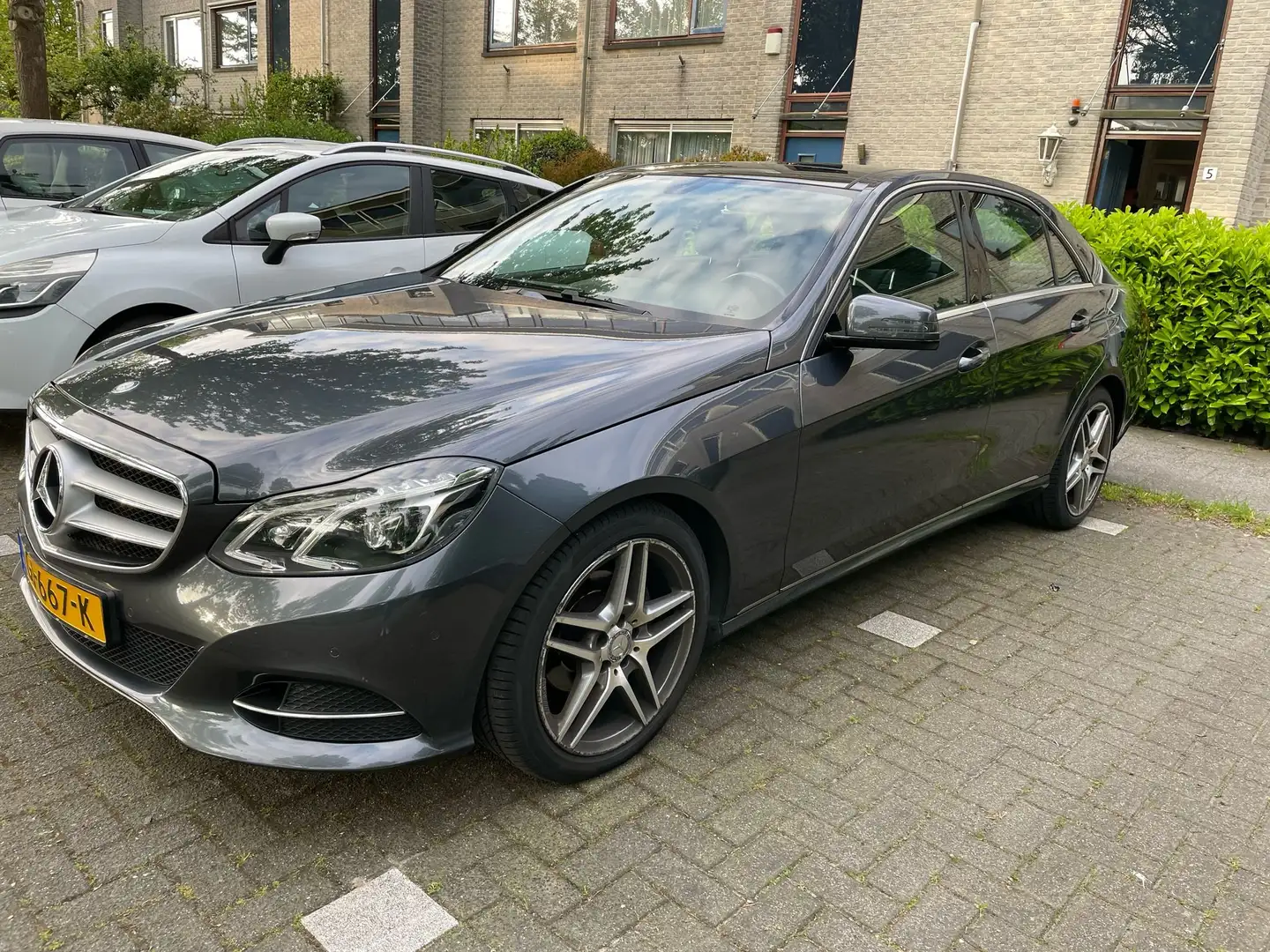 Mercedes-Benz E 220 E220 blueTEC AMG PAKKET Grijs - 1