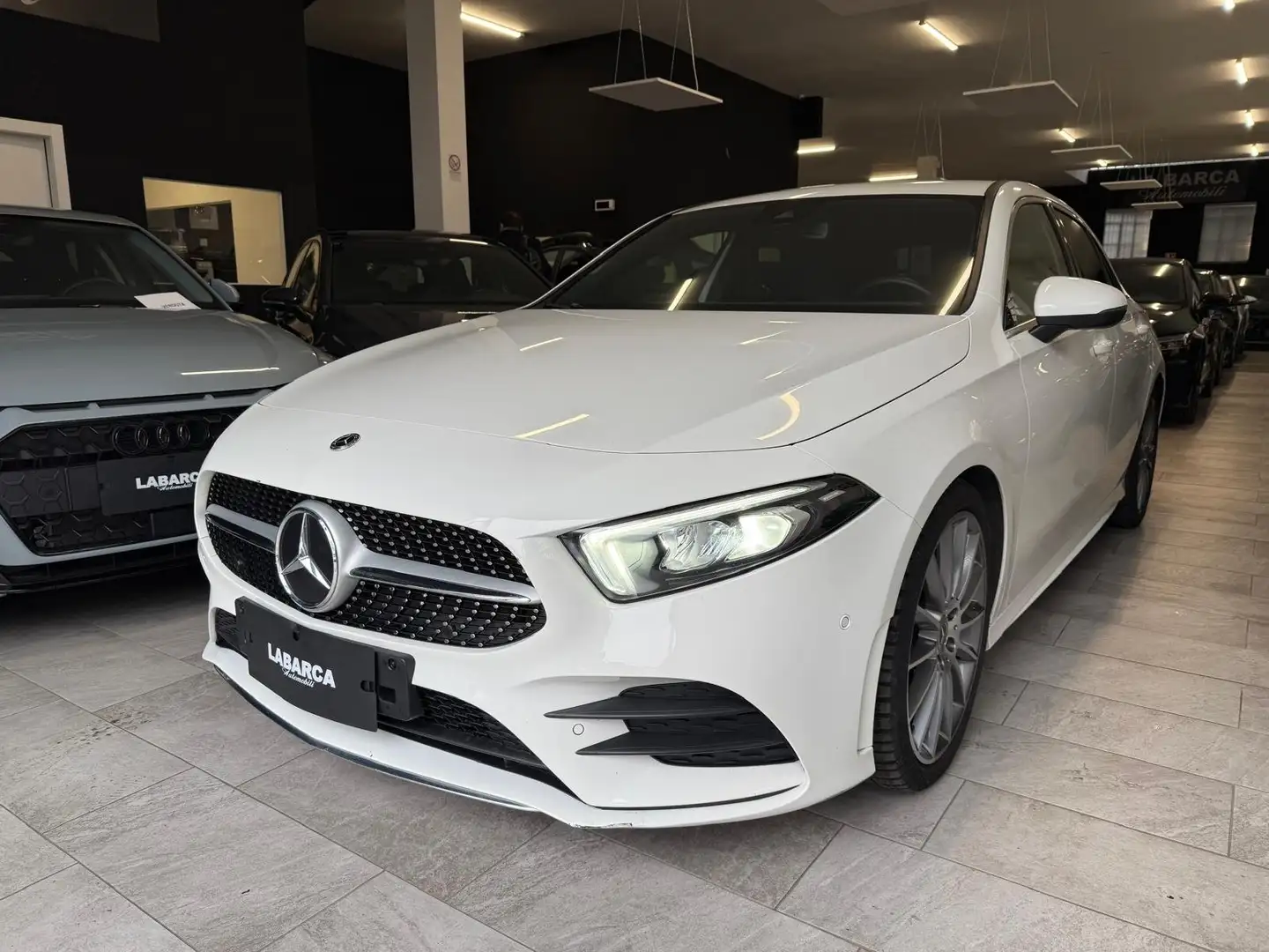 Mercedes-Benz A 200 Premium AMG White - 2