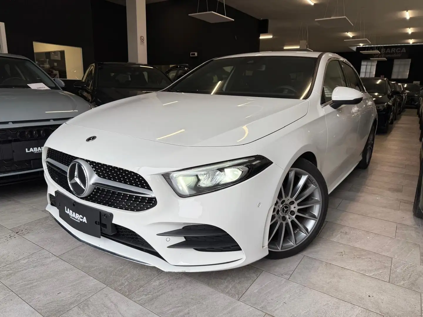 Mercedes-Benz A 200 Premium AMG White - 1