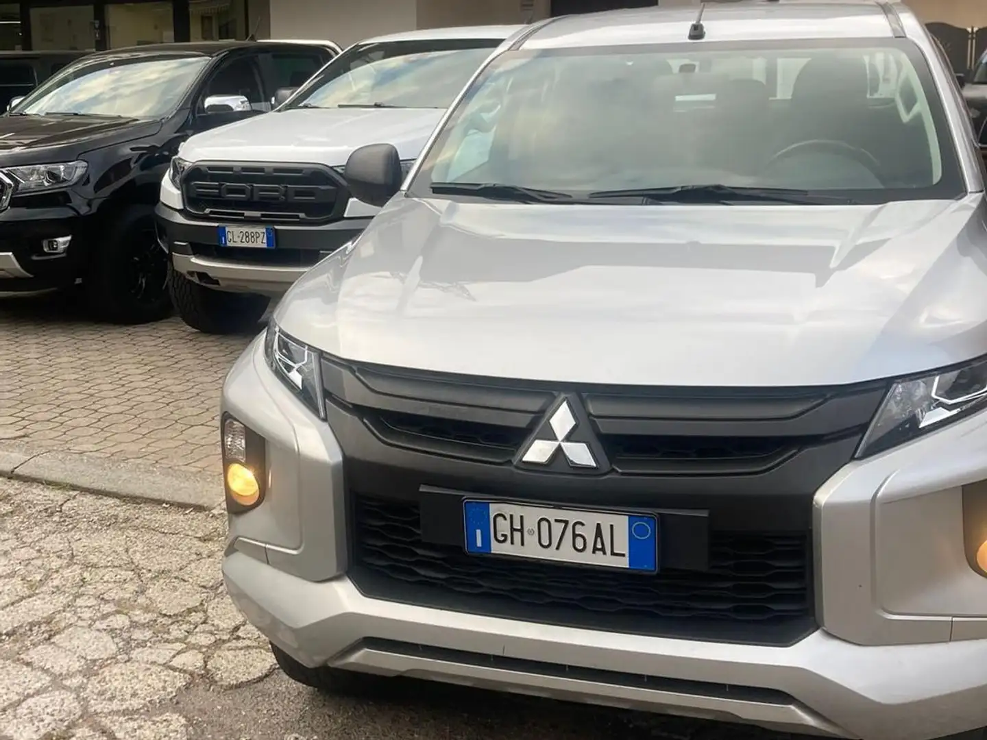 Mitsubishi L200 L200 Cab VI 2019 d.cab 2.3d Invite Plus 4wd 150cv Argento - 1