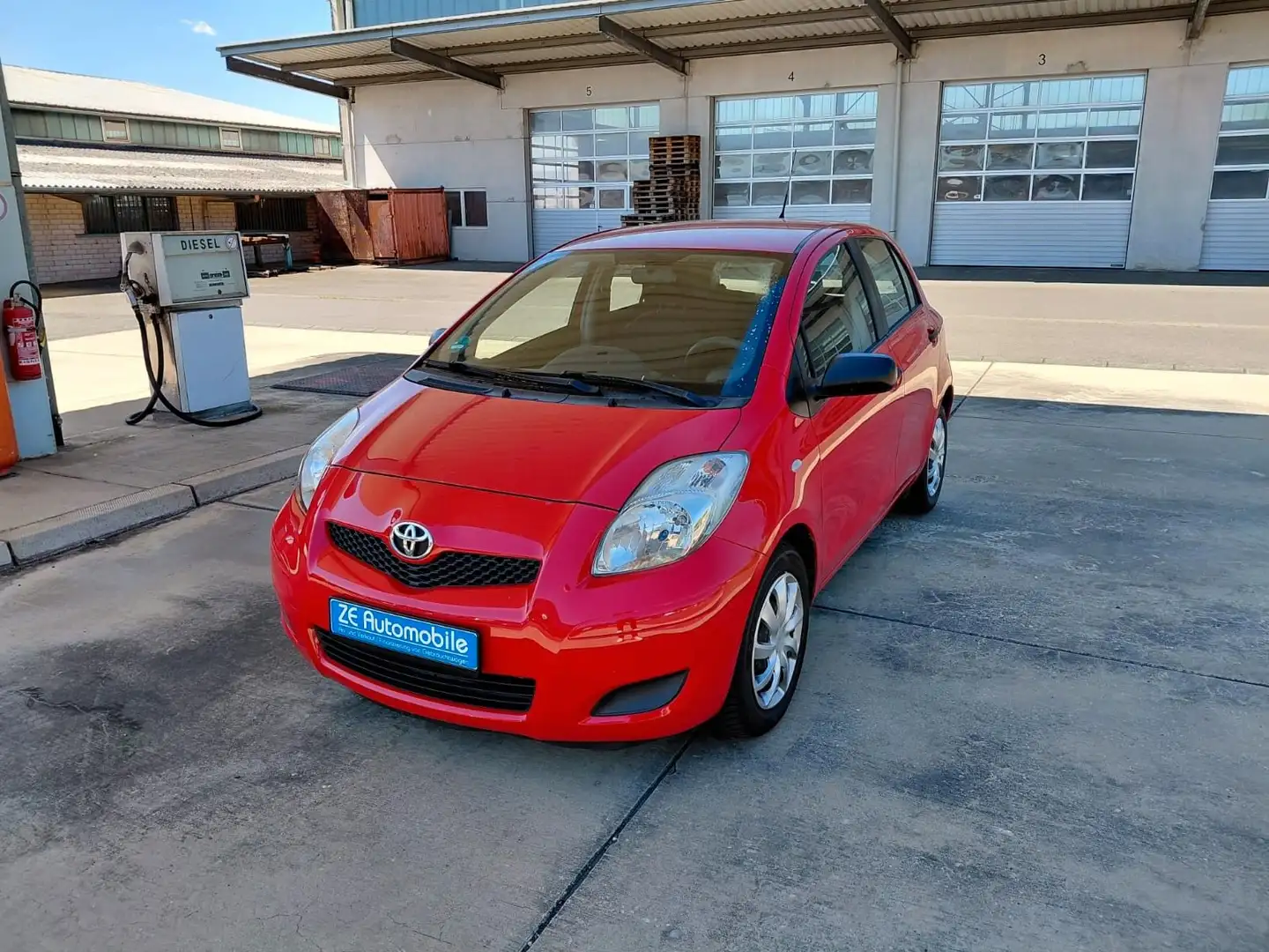 Toyota Yaris Cool Rot - 1