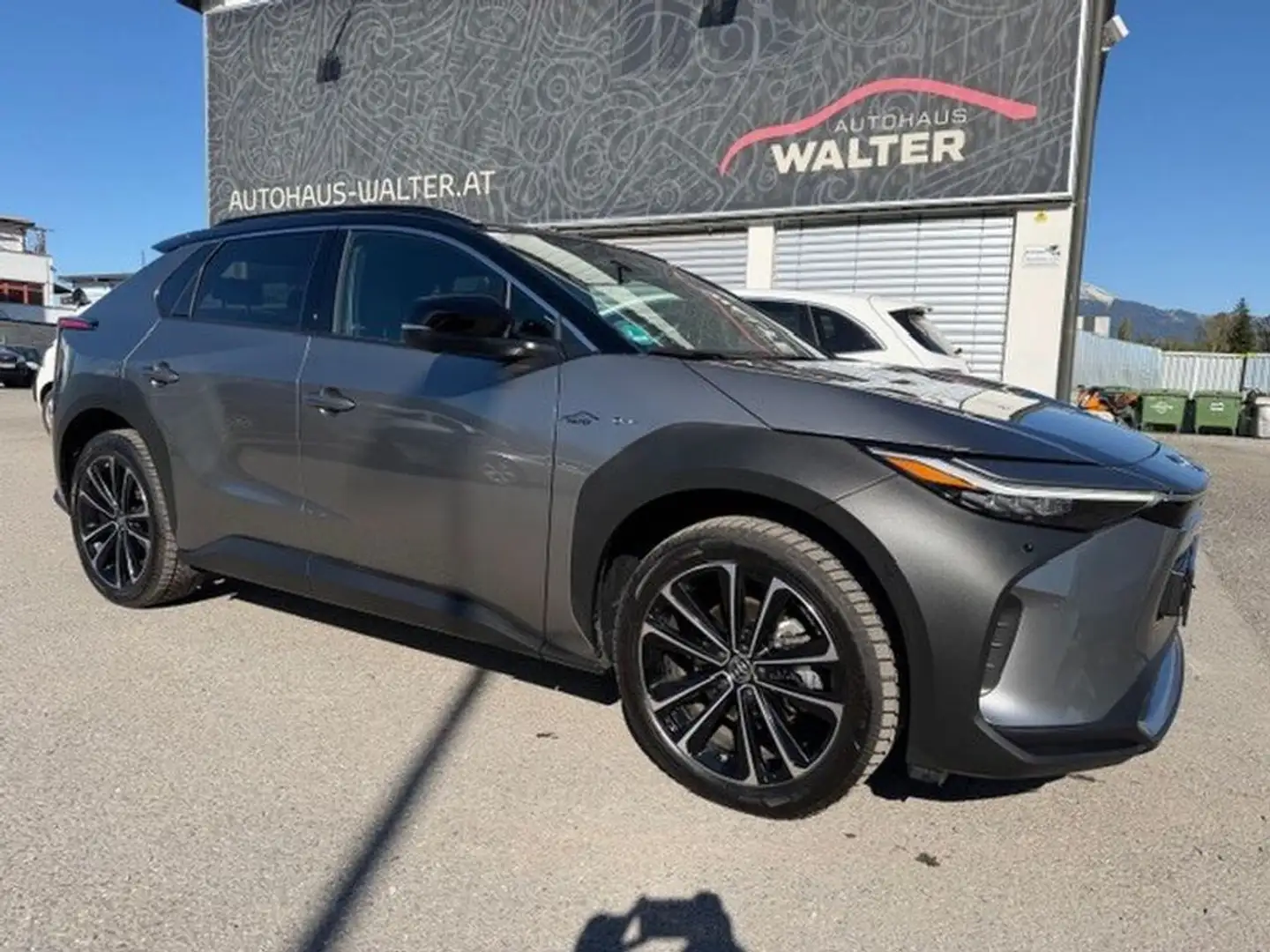 Toyota bZ4X Allrad Elektro 71,4kWh Aut. Silber - 1