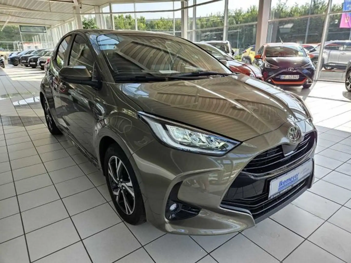 Toyota Yaris Hybrid 1.5 Team D LED ACC Sitzheizung Smart-Key Brun - 2