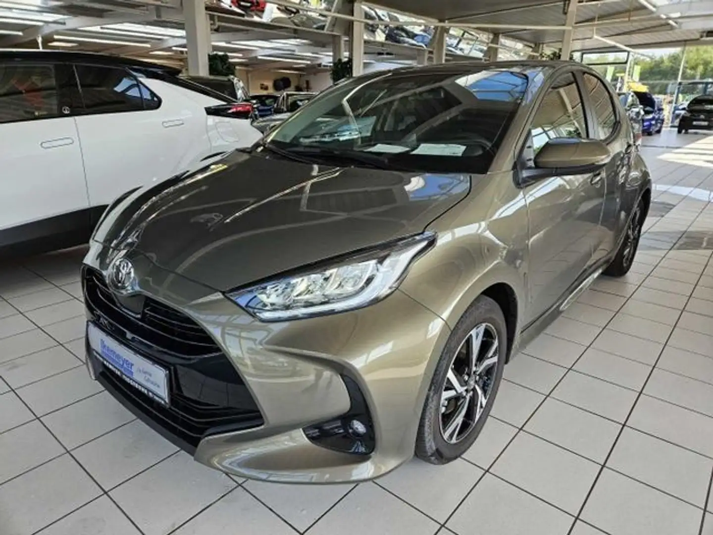 Toyota Yaris Hybrid 1.5 Team D LED ACC Sitzheizung Smart-Key Brun - 1
