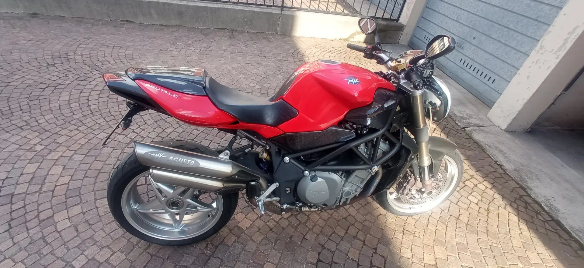 MV Agusta 750 S naked Rot - 1