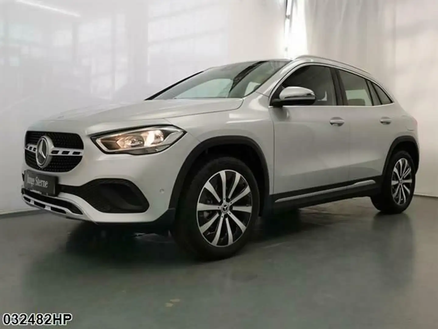 Mercedes-Benz GLA 180 Mercedes-Benz GLA 180 Progressive Gris - 1