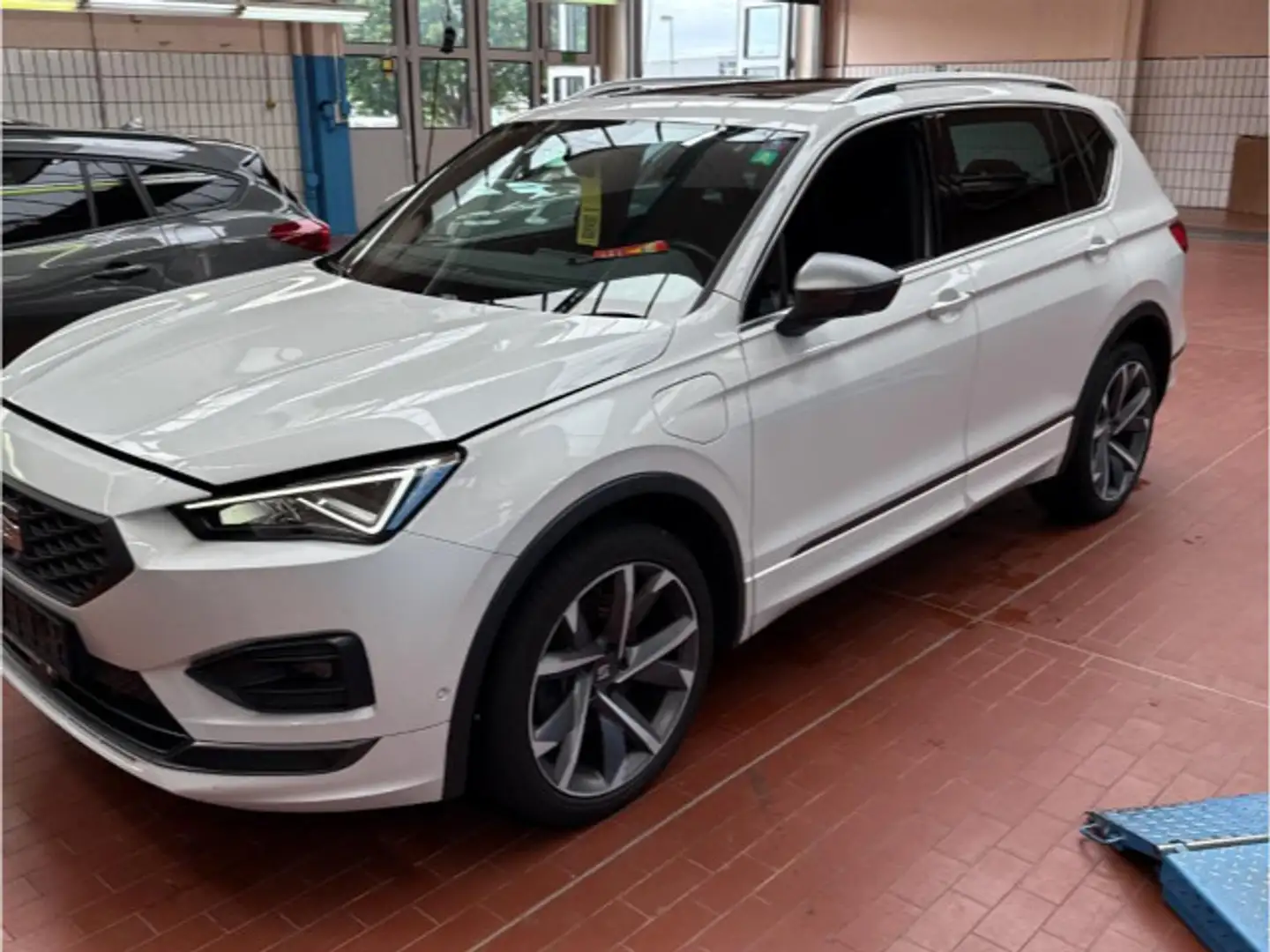 SEAT Tarraco 1.4 eHybrid FR LINE PANO DAB+ LM20 AHK Weiß - 2