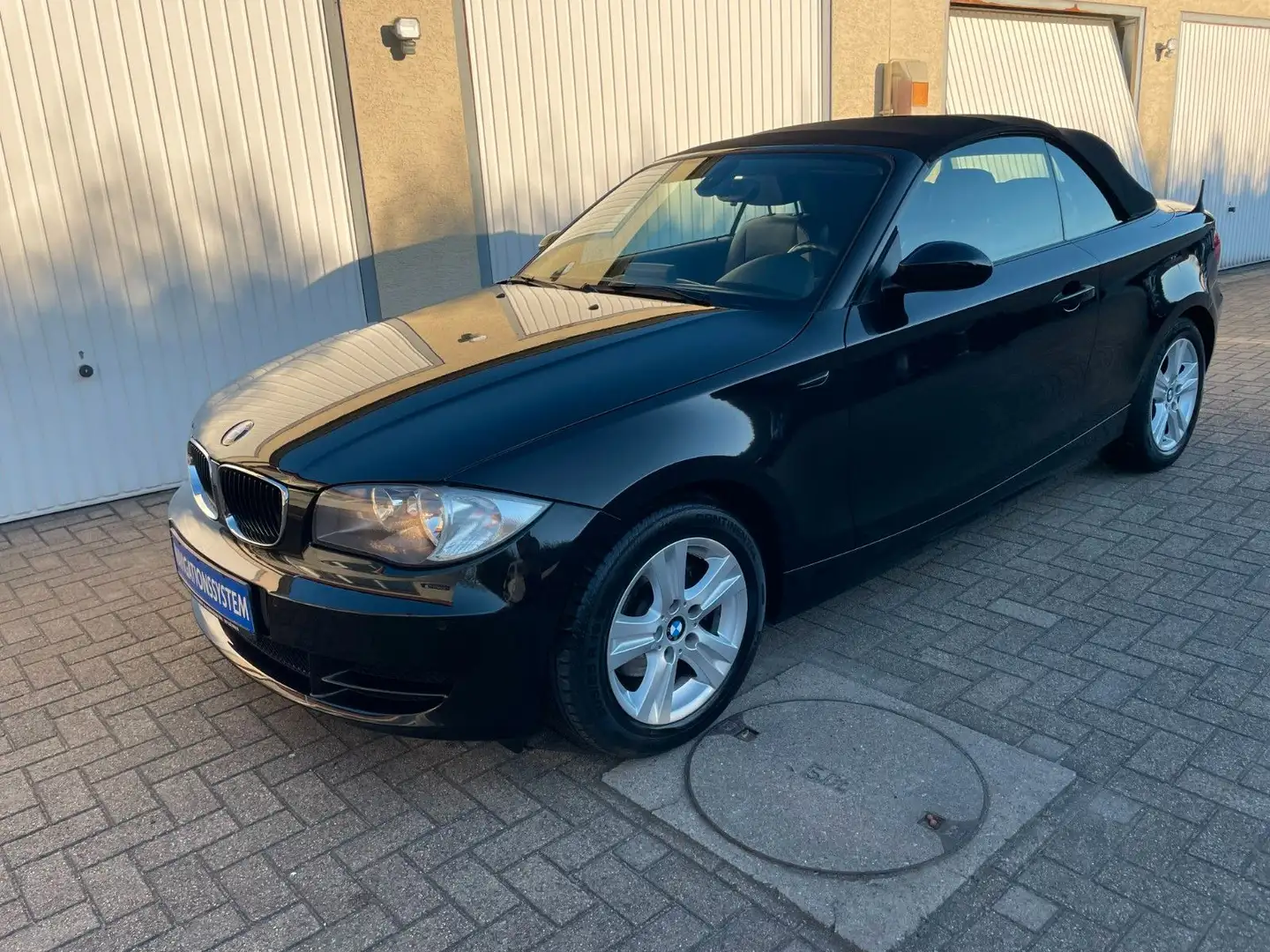BMW 120 i CABRIO VERDECK NEU LEDER SHZ PDC NAVI BLUET Černá - 2