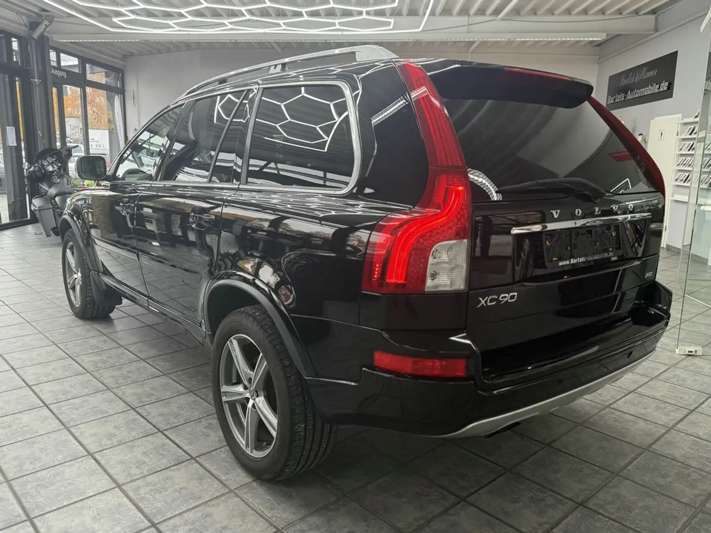 Volvo XC90 D5 AWD Momentum, 7-Sitzer, Standh., Leder Schwarz - 2