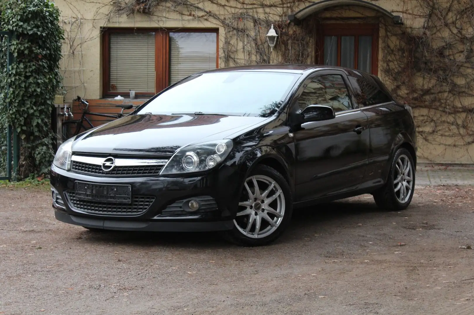 Opel Astra H GTC Innovation"110 Jahre"*TÜV NEU* Schwarz - 1