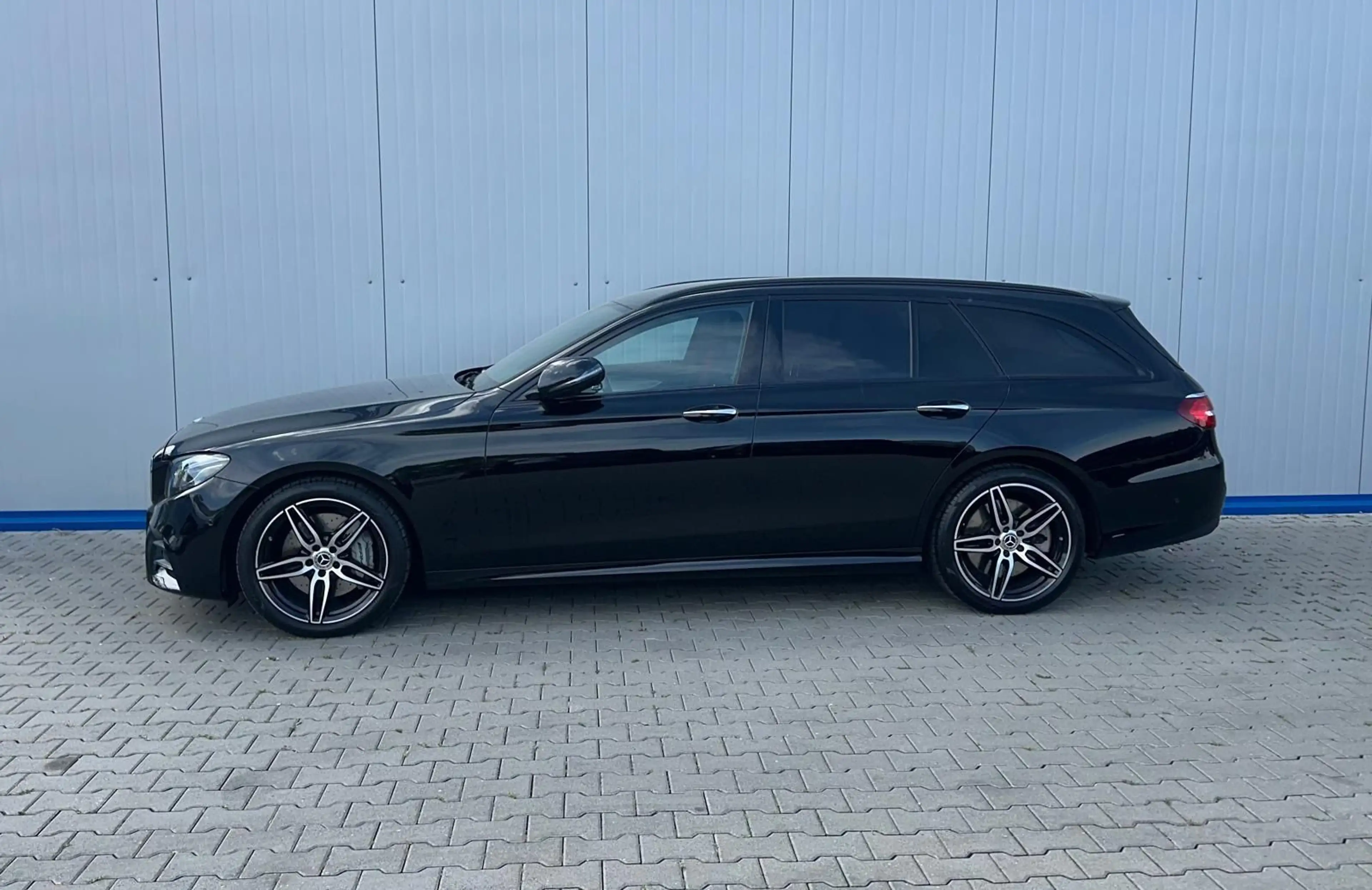 Mercedes-Benz E 43 AMG E43T AMG 4M WIDESCREEN COMAND DISTRONIC AIRMATIC — photo 6