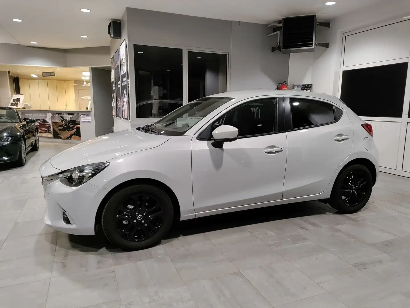 Mazda 2 1.5 SKYACTIV-G Hakoné Bianco - 2