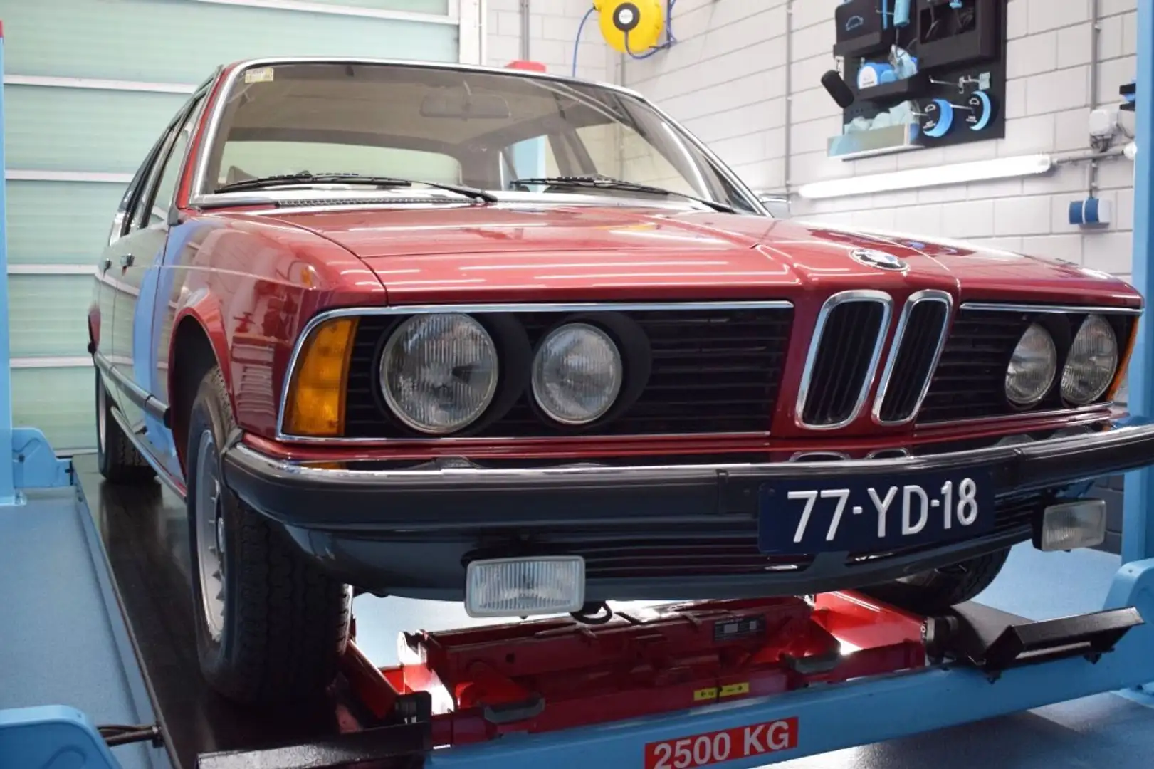 BMW 732 733i Limousine E32 Červená - 1