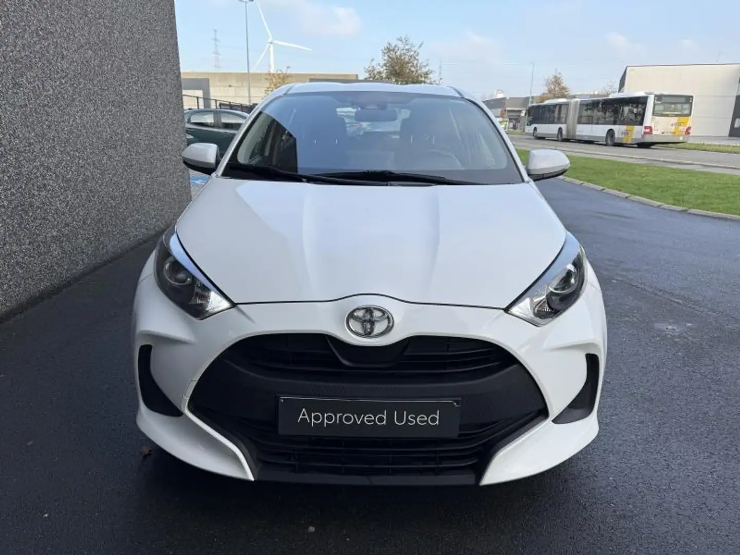 Toyota Yaris 1.0 MT Benzine Dynamic Weiß - 2