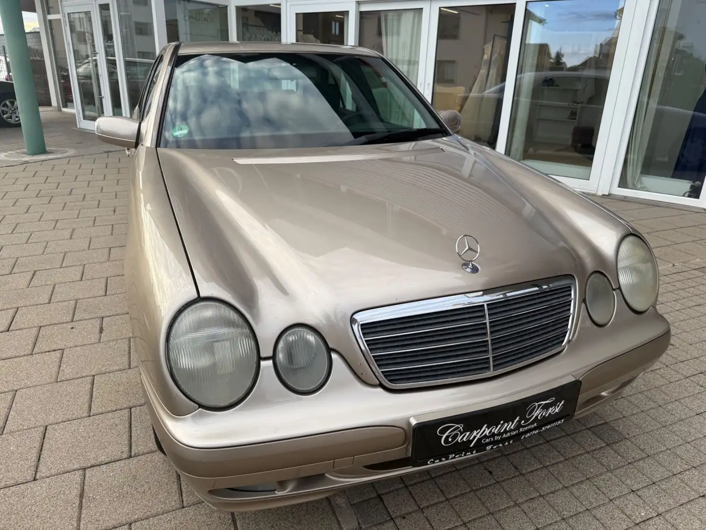 Mercedes-Benz E 220 CDI AVANTGARDE,2.Hand,Automatik,TüV 11.25 Gold - 2