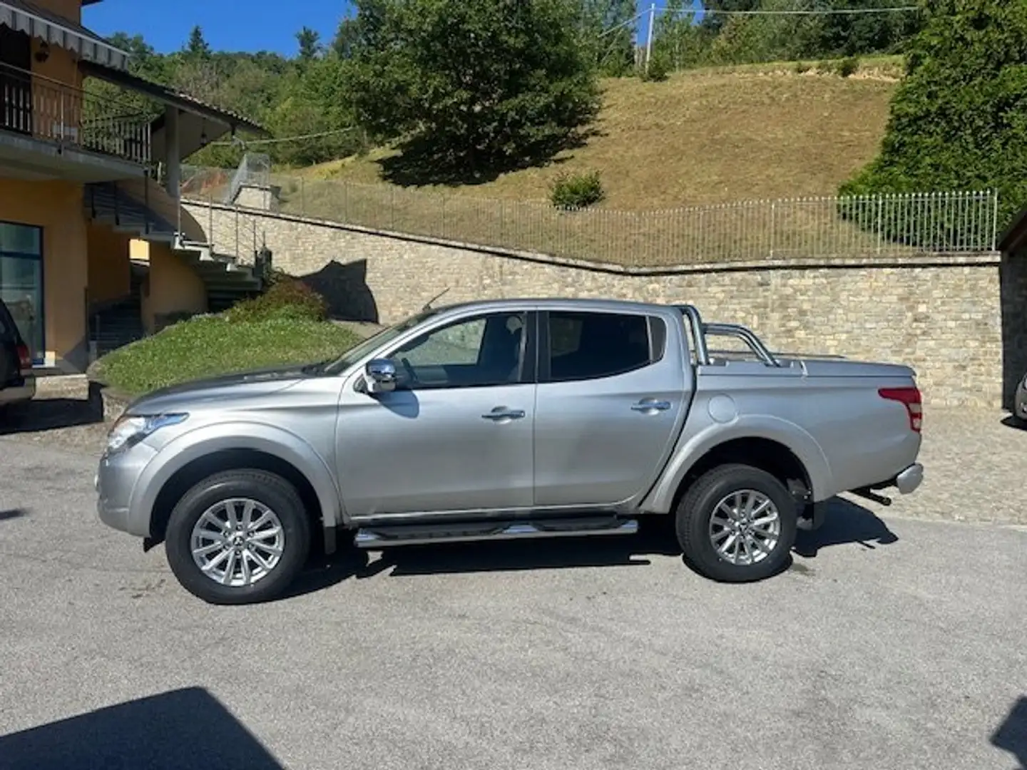Mitsubishi L200 L200 Cab V 2016 2.4d Intense 4wd 181cv N1 EURO 6B Argento - 2