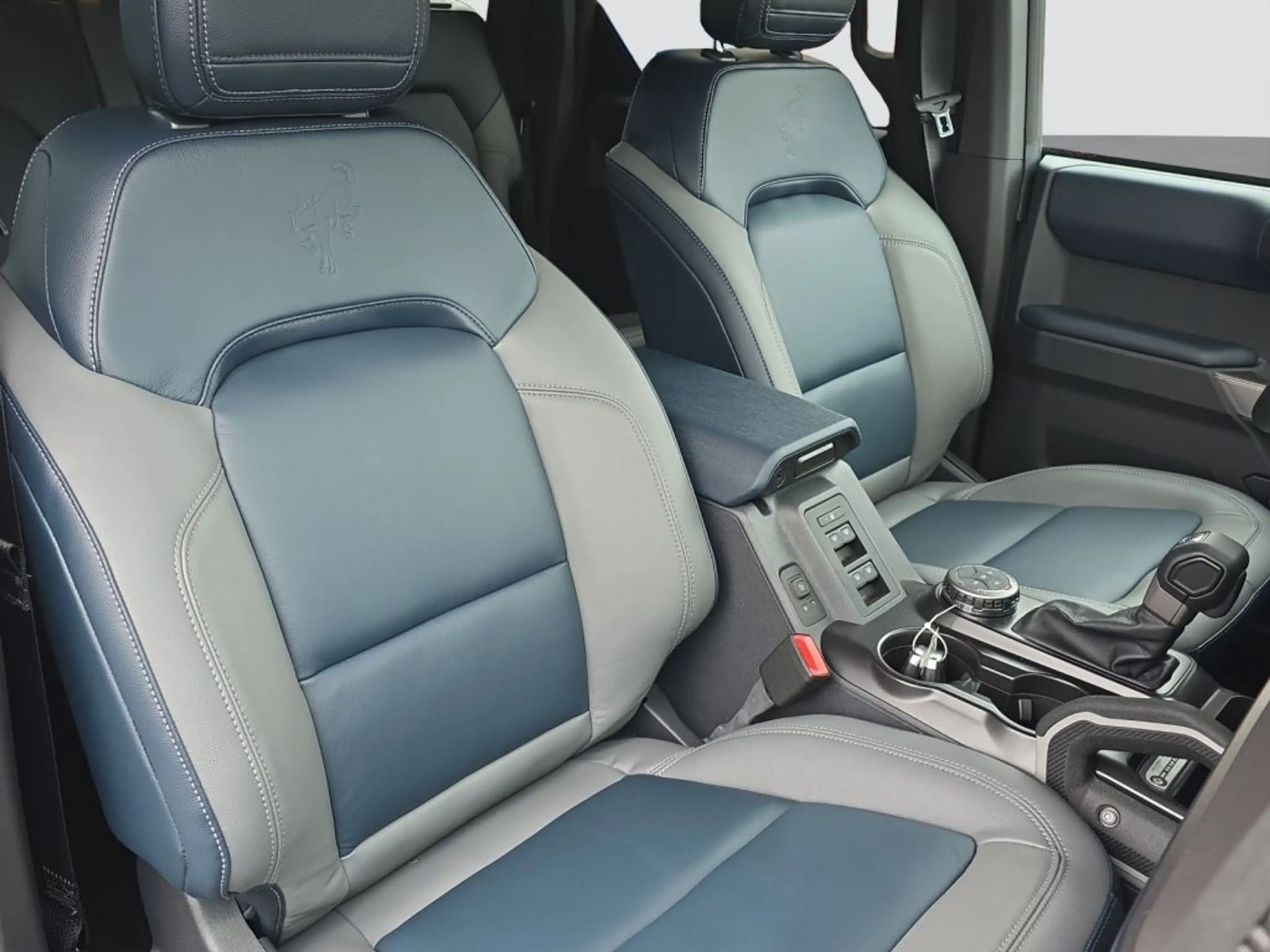 Ford Bronco 2.7 EcoBoost V6 Outer Banks — photo 12