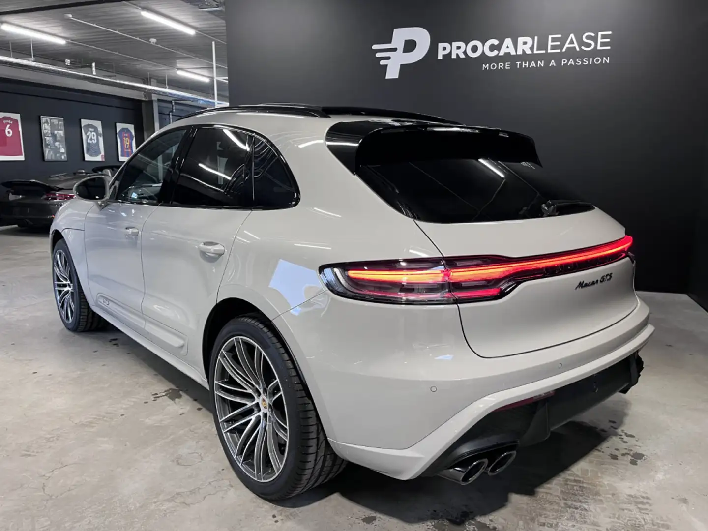 Porsche Macan Porsche Macan GTS /LED/PANO/BOSE/21"/AHK/SPORT CHR Grau - 2