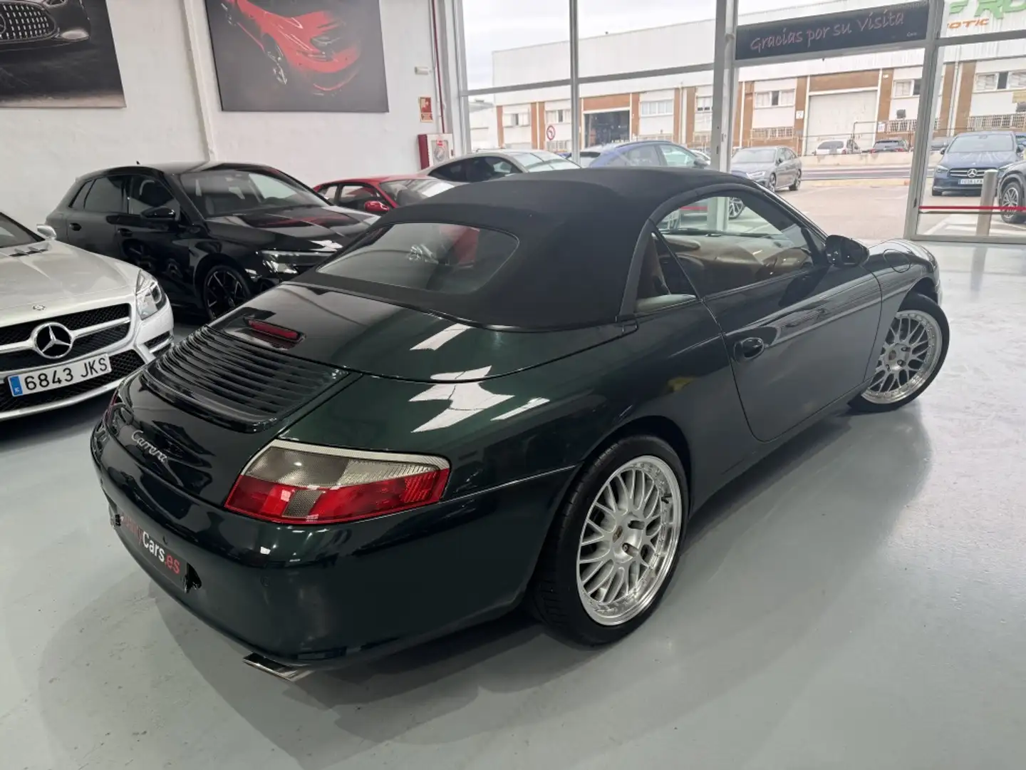 Porsche 996 Carrera Cabrio Zelená - 2