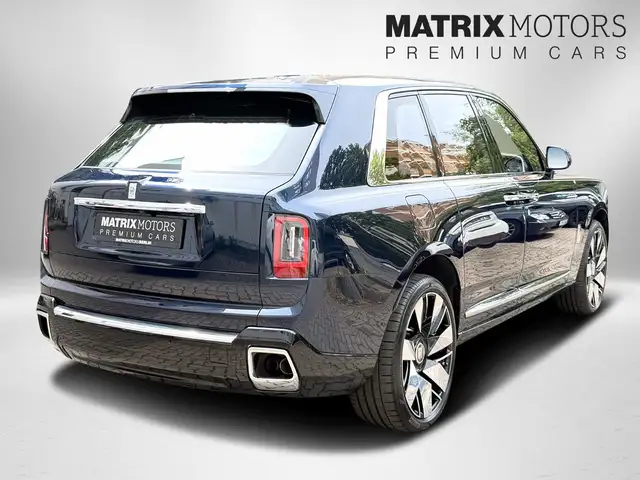 Rolls-Royce Cullinan view 2
