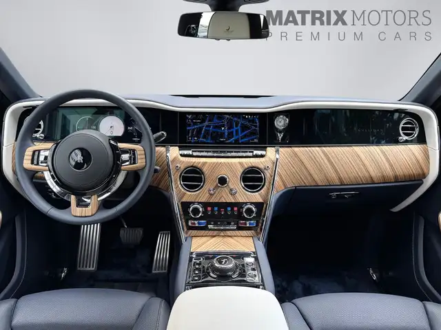 Rolls-Royce Cullinan view 3