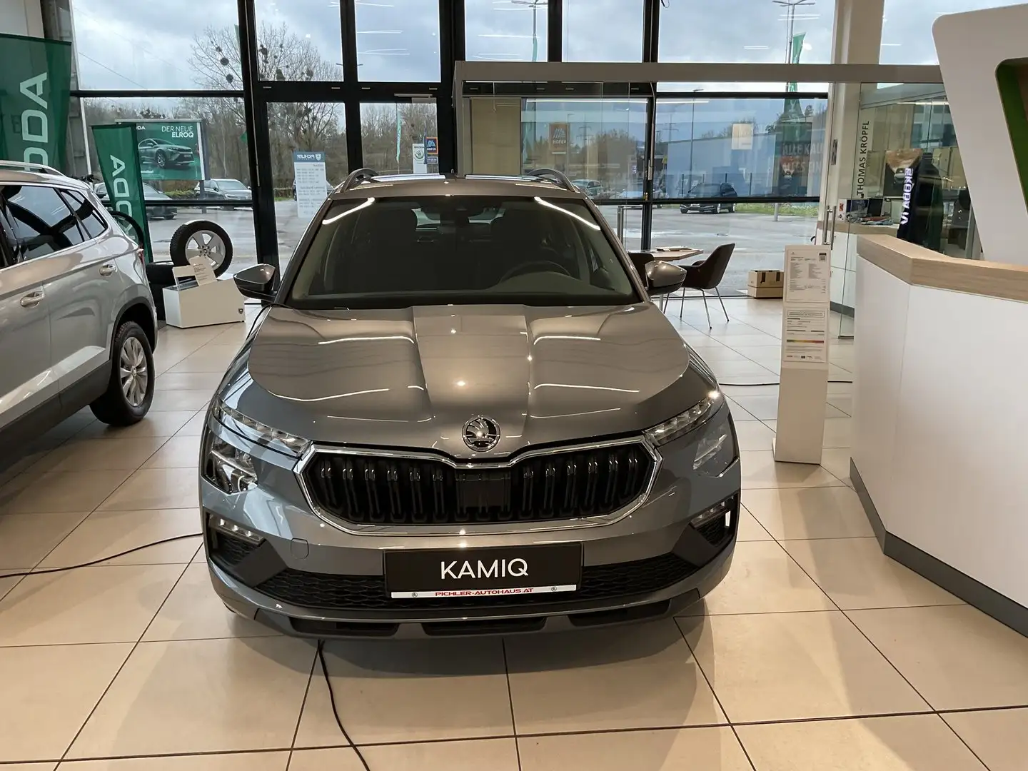 Skoda Kamiq Essence TSI Grau - 2