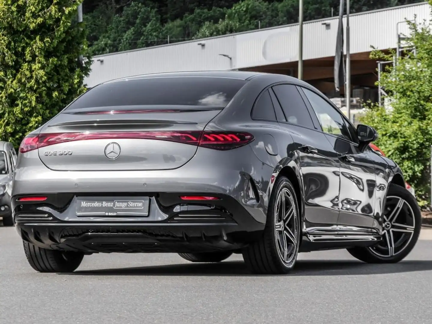 Mercedes-Benz EQE 300 AMG/LED/Burm3D/Memo/Cam/DAB/Night/19" Grau - 2