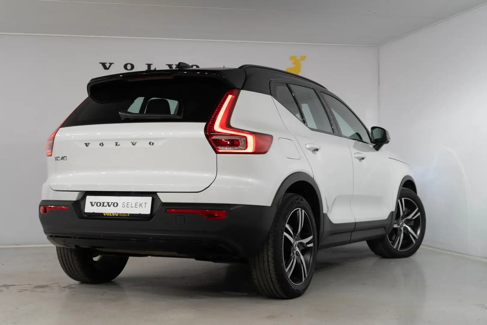 Volvo XC40 T5 262PK Automaat Recharge R-Design / Climate pack White - 2