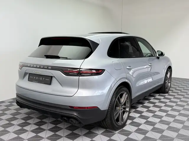 Porsche Cayenne view 6