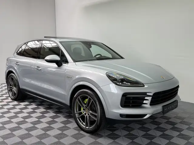 Porsche Cayenne view 5